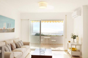 Amazing 3bedroom flat with seafront views & pool by SharingCo